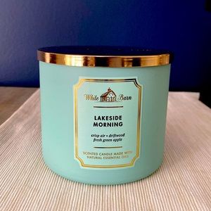 Bath and Body Works - White Barn                         Lakeside candle